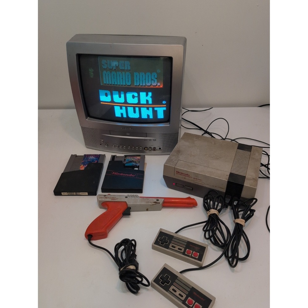 Nintendo NES Console NES-001 TESTED + 2 OEM Controllers! Zapper, Mario/duckhunt
